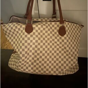 Weekender bag, lots of room!!  From clean home, no funny smells & no stains.